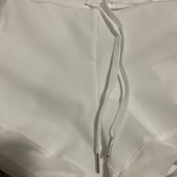 Lululemon women’s Inner Glow High-Rise Short 3" - Picture 2 of 9